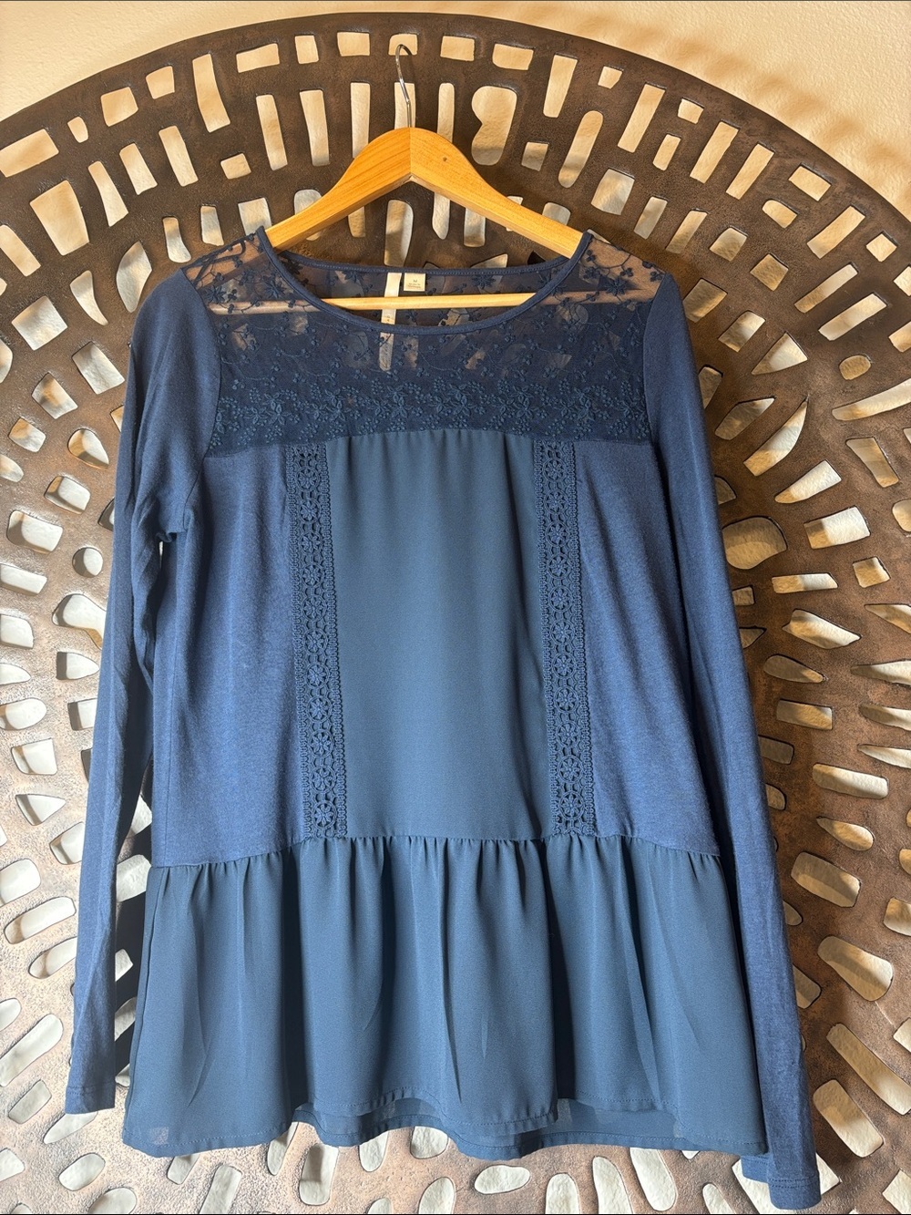 💙Lauren Conrad Navy Lace Yoke Peplum Top Long Sleeve Lightweight Boho Medium💙